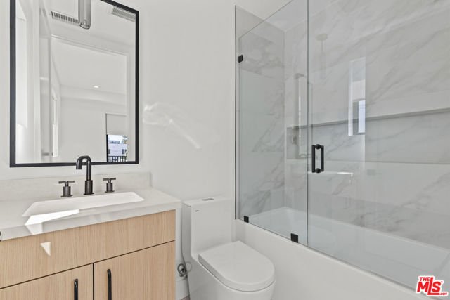5839 Kester Avenue, Sherman Oaks CA: https://media.crmls.org/mediaz/44d752bc-45c4-4f85-ac8b-993483409921.jpg