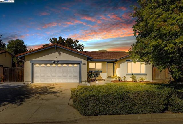 40652 Encanto Way, Fremont CA: https://media.crmls.org/mediaz/44d7a4ef-c9a8-4289-a3cd-636a277d5525.jpg