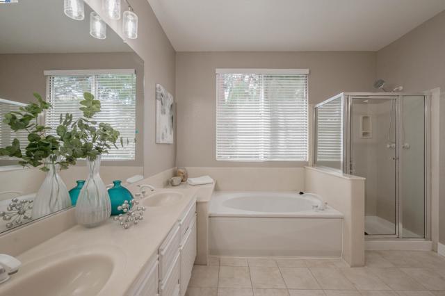 Image 23 of 29 For 440 Navaro Pl  115