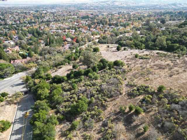 3984 Foothill Rd, Pleasanton CA: https://media.crmls.org/mediaz/44d7f651-be15-415a-84e9-8fde42c98e6f.jpg