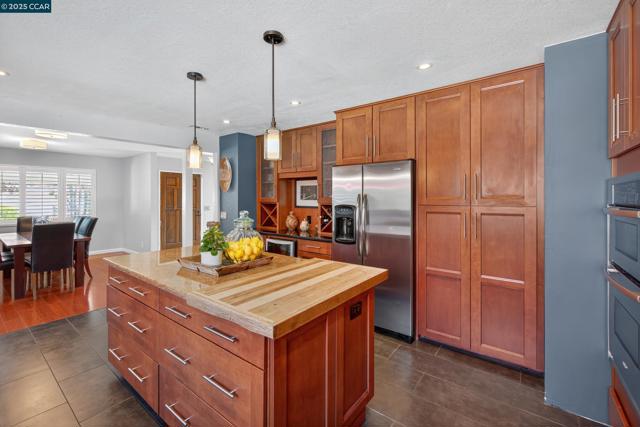 2173 Madrone Dr, Fairfield CA: https://media.crmls.org/mediaz/44d856fd-dba8-4eca-a8e6-35e8efdfb19f.jpg