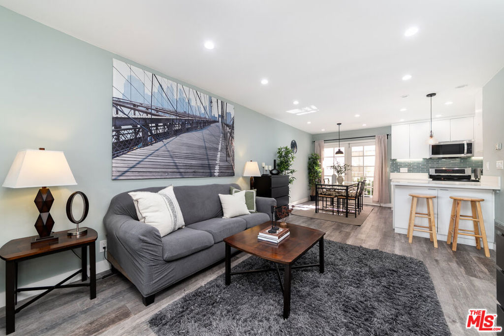 1145 Larrabee Street #6