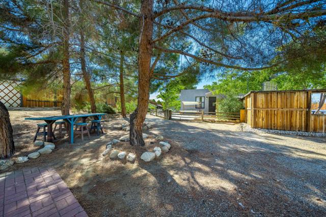 8799 Palomar Avenue, Yucca Valley CA: https://media.crmls.org/mediaz/44d9d830-8a0b-43b5-b55c-8eb9db77bb4b.jpg