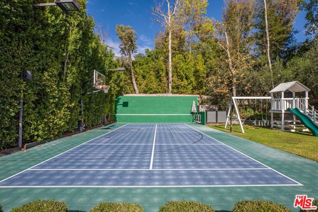 9823 Cardigan Place, Beverly Hills CA: https://media.crmls.org/mediaz/44da52ae-8083-4b5b-a89f-d6f2fd1567d1.jpg