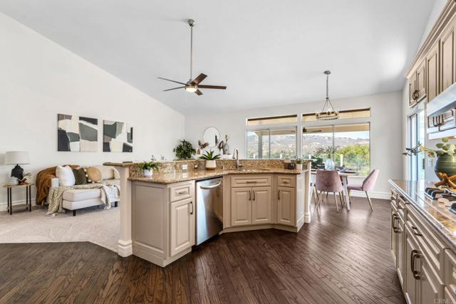1337 Oak View Way, Escondido CA: https://media.crmls.org/mediaz/44dab084-9f87-414c-88b4-46216dbf50a2.jpg