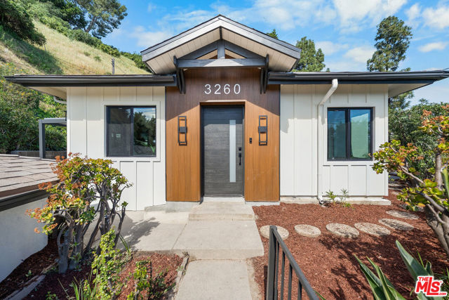 3260 Sagamore Way, Los Angeles CA: https://media.crmls.org/mediaz/44db1823-b652-4e78-8efe-15f01ce775e2.jpg