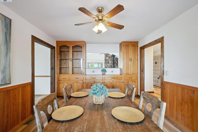 23762 Hutchinson Rd, Los Gatos CA: https://media.crmls.org/mediaz/44db9b2f-663d-461b-a32c-56291be442e9.jpg