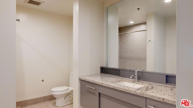 1111 S Grand Avenue, Los Angeles CA: https://media.crmls.org/mediaz/44dbd878-1469-42b7-bd42-18a8f568485b.jpg
