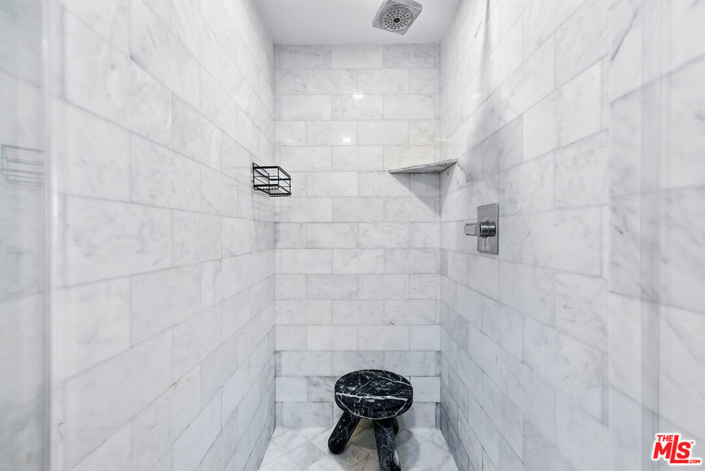 https://media.crmls.org/mediaz/44dc748c-2868-4f95-bde5-8901058d5fa0.jpg?preset=X-Large