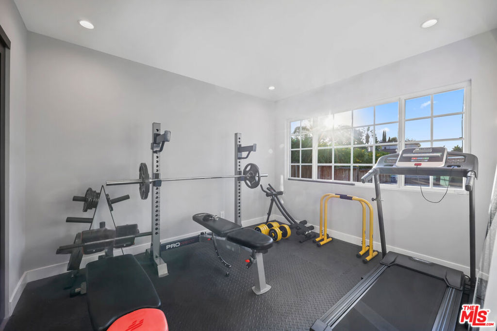 1318 N Beachwood DriveBurbank img 21