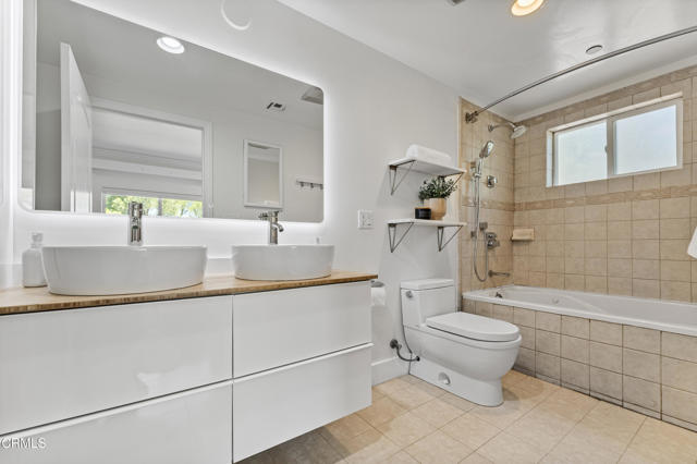 453 Frontenac Avenue, Los Angeles CA: https://media.crmls.org/mediaz/44dd6bcd-cae5-4627-b417-9480a5183920.jpg