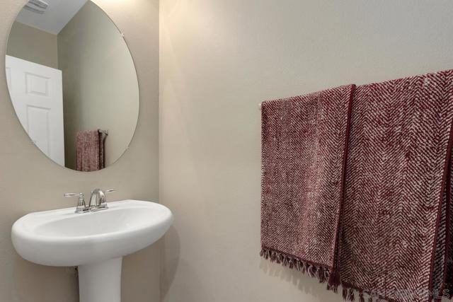 259 Oberlander Way, Fallbrook CA: https://media.crmls.org/mediaz/44ddac25-34de-4a46-b5ad-b414fa129468.jpg