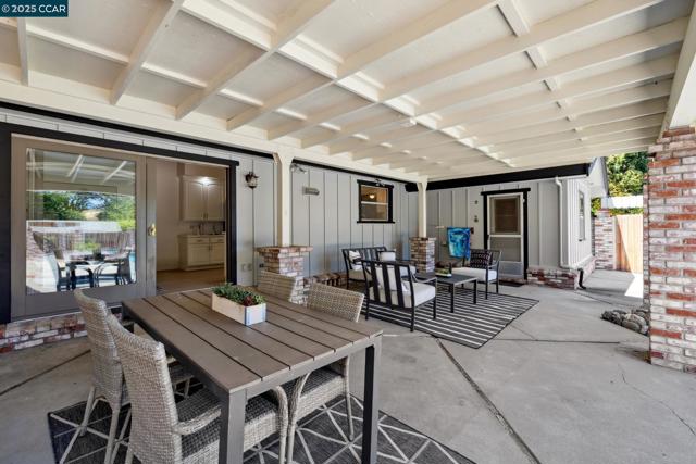 12 La Sonoma Ct, Alamo CA: https://media.crmls.org/mediaz/44ddb46c-4468-43fa-8d2c-6e481d48e43c.jpg