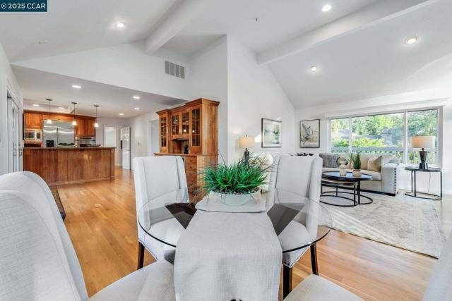 9 Irvine Drive, Moraga CA: https://media.crmls.org/mediaz/44de727b-8559-444b-87c2-286c050faecb.jpg