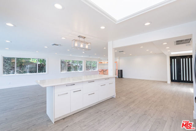 3650 Sapphire Drive, Encino CA: https://media.crmls.org/mediaz/44deb6a5-e978-481b-86ba-5c57222ccbfd.jpg