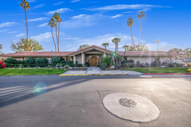 19 Colgate Drive, Rancho Mirage CA: https://media.crmls.org/mediaz/44dedb81-f880-48d6-bd1d-1c4ea42c2736.jpg