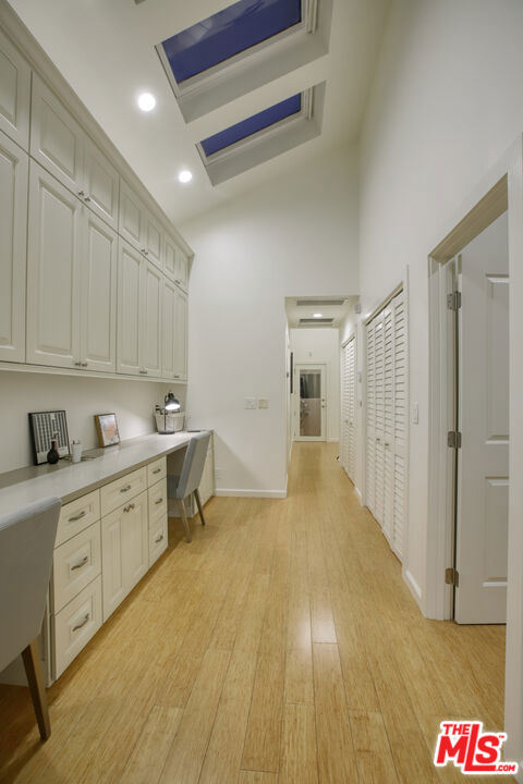 426 S Swall Drive, Beverly Hills CA: https://media.crmls.org/mediaz/44df17cc-e395-40d0-9dc0-c6af4ee24550.jpg