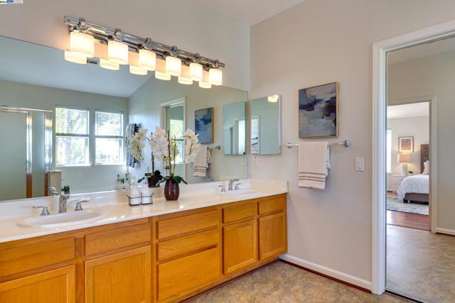 Image 19 of 30 For 6 Weiss Ct  