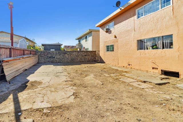 748 Clara Street, Oakland CA: https://media.crmls.org/mediaz/44dfd784-952c-4131-94df-350b8c69c375.jpg