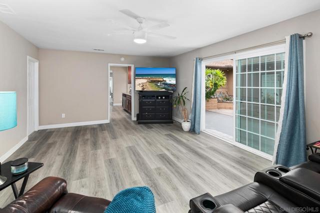 750 Mission Ave, Chula Vista CA: https://media.crmls.org/mediaz/44e008d2-8d7f-440b-bb6c-4cbadcc4780b.jpg