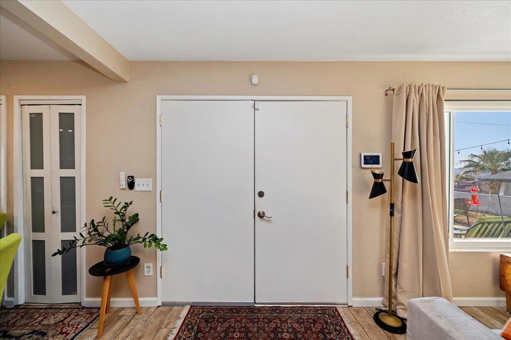 https://media.crmls.org/mediaz/44e06537-9282-40f7-8676-edc816ddf02e.jpg?preset=X-Large