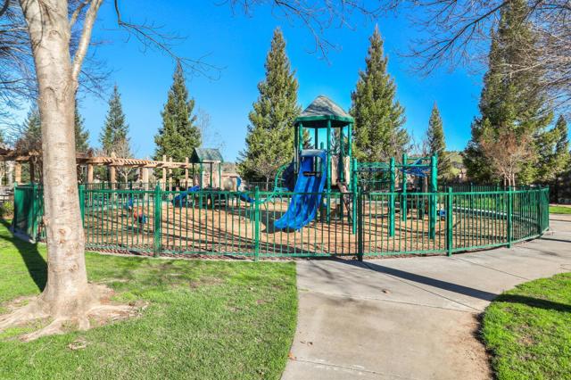 2555 Muirfield Way, Gilroy CA: https://media.crmls.org/mediaz/44e1aba5-df0b-4413-9b66-6ae076672876.jpg