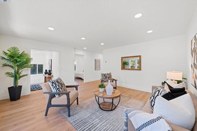1038 Division St, Pleasanton CA: https://media.crmls.org/mediaz/44e23a9e-b4ea-4635-b5d3-1322931a7bfc.jpg
