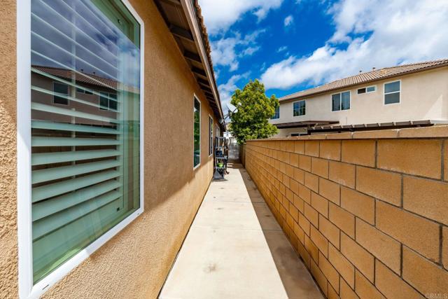 25111 Cedar Ridge Court, Wildomar CA: https://media.crmls.org/mediaz/44e25286-cb13-4099-b3a2-ff14b331d445.jpg