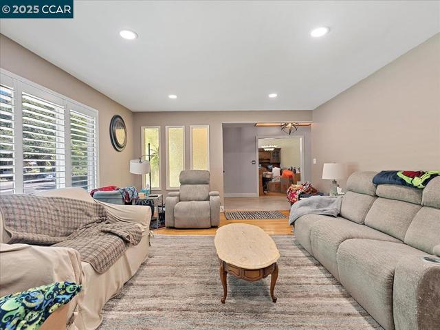 1546 Koch Ln, San Jose CA: https://media.crmls.org/mediaz/44e2aa61-5434-4f8e-96a2-f7dae9666c64.jpg