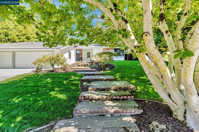 38 Sanders Ranch Rd, Moraga CA: https://media.crmls.org/mediaz/44e2aca4-aef8-4974-82b5-3b5e971e1f36.jpg