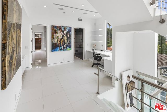 1377 Miller Place, Los Angeles CA: https://media.crmls.org/mediaz/44e2bdeb-4fec-4342-882a-237a2d9ea149.jpg