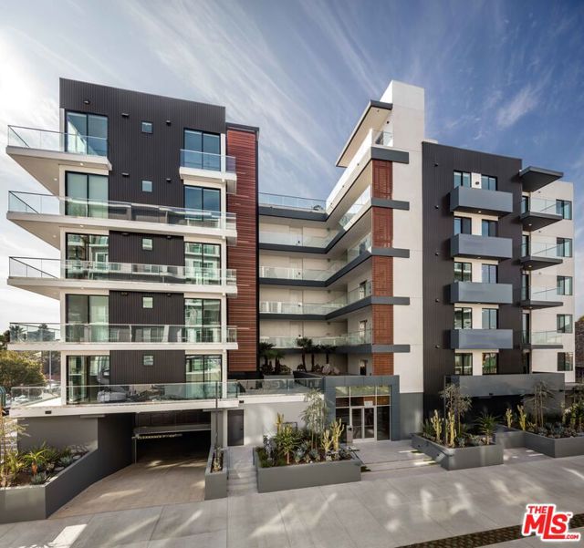 3833 Dunn, Culver City CA: https://media.crmls.org/mediaz/44e2fa71-f2a6-4a9d-8ca5-b1aa035c4b73.jpg