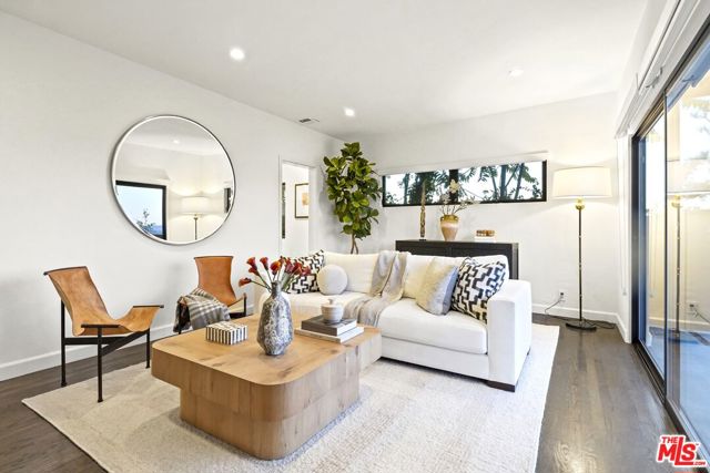 3838 Buena Park Drive, Studio City CA: https://media.crmls.org/mediaz/44e3599c-c6af-44cf-9ef9-9b08a04794cd.jpg