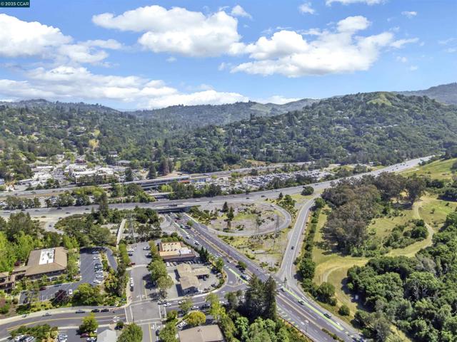 18 Van Tassel Ln, Orinda CA: https://media.crmls.org/mediaz/44e41bb5-aa96-4036-a1cf-ad4c2dbe7021.jpg