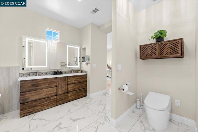 240 Alta St, Brentwood CA: https://media.crmls.org/mediaz/44e41bf8-60f2-4e20-8777-241ab2a58e2d.jpg