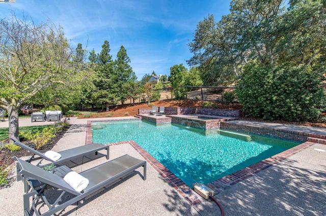 1398 Benedict Ct, Pleasanton CA: https://media.crmls.org/mediaz/44e4fc29-b518-4069-8562-a3243aaa7f4a.jpg