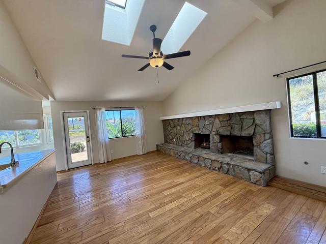2237 Eucalyptus Ave, Escondido CA: https://media.crmls.org/mediaz/44e5027d-43f6-4df9-90c6-ebb1a638099d.jpg