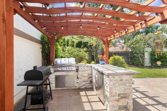 105 Calle Nivel, Los Gatos CA: https://media.crmls.org/mediaz/44e5381d-7e65-4d7f-b6c2-16b421b92d42.jpg