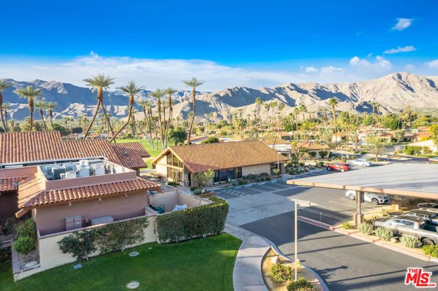 60 La Ronda Drive, Rancho Mirage CA: https://media.crmls.org/mediaz/44e5518e-e8bf-48cf-8c2e-7f4975443c04.jpg