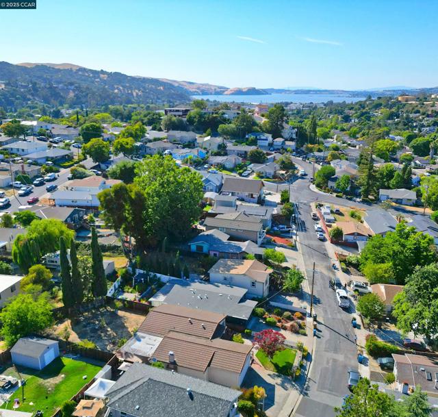 2156 MONTEREY AVENUE, Martinez CA: https://media.crmls.org/mediaz/44e5acf1-5122-4a86-bf6e-df756126b146.jpg