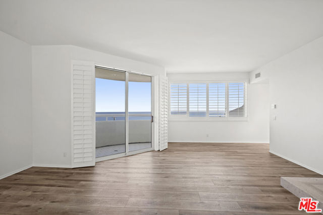 32215 Pacific Coast Highway, Malibu CA: https://media.crmls.org/mediaz/44e636b2-8087-41ac-8550-1874d9644dc8.jpg