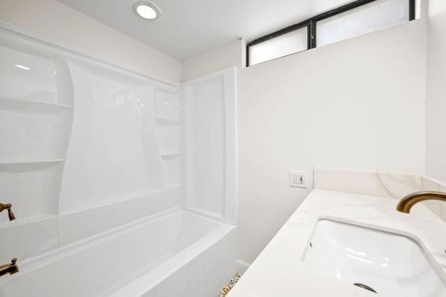 43419 Deglet Noor Street, Indio CA: https://media.crmls.org/mediaz/44e677f0-e53d-42b7-8ca5-10ee79827517.jpg