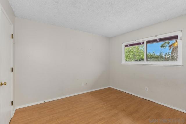 371 Kaymar Dr, San Diego CA: https://media.crmls.org/mediaz/44e69856-2143-4415-a211-7c71bc1bb90a.jpg