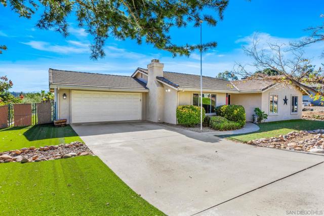 16579 Daza Dr, Ramona CA: https://media.crmls.org/mediaz/44e70758-e002-4f69-8575-3e35a247659f.jpg