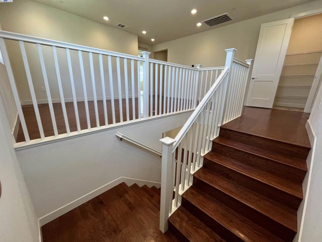 17659 Whisper Ln, Castro Valley CA: https://media.crmls.org/mediaz/44e737df-b444-455f-872a-b31f51e85f26.jpg
