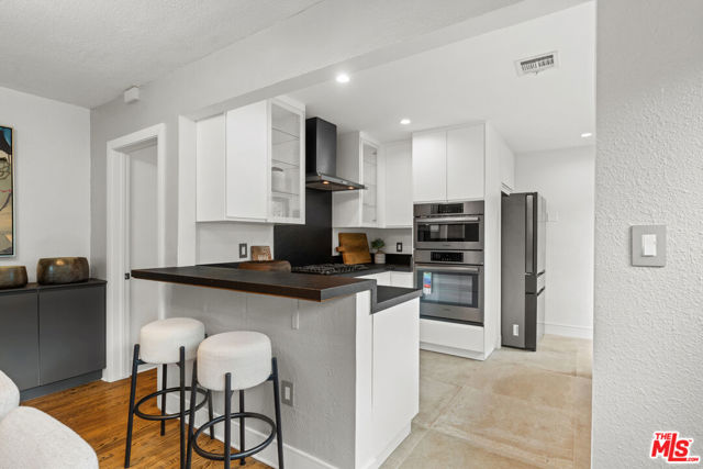 722 N La Jolla Avenue, Los Angeles CA: https://media.crmls.org/mediaz/44e74298-83ab-417a-a011-3cae1e7da566.jpg