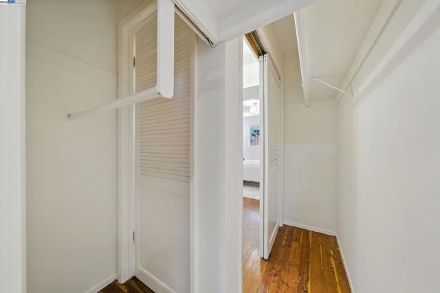 420 Camden Rd, Alameda CA: https://media.crmls.org/mediaz/44e79c65-acc0-49ba-965a-86f641905866.jpg