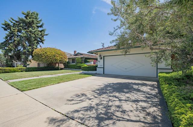 51 La Mirada Court, Salinas CA: https://media.crmls.org/mediaz/44e7b2e2-2d3d-44f8-ae54-4603d03e0ea8.jpg
