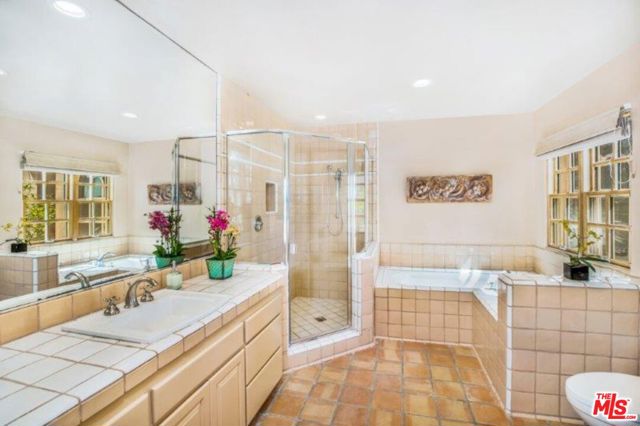 3756 FOOTHILL ESTATE (Private Lane) Road, Santa Barbara CA: https://media.crmls.org/mediaz/44e8643d-695a-4e9c-9759-3b5c9038d404.jpg