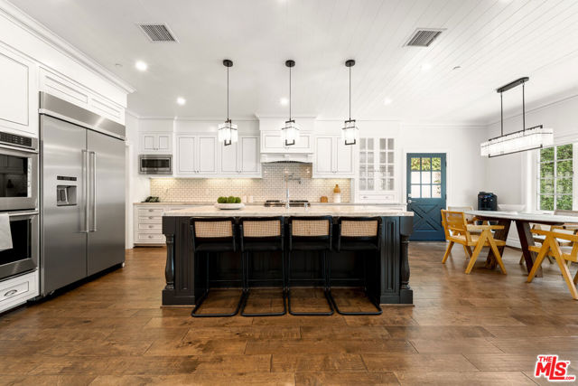 4469 Stern Avenue, Sherman Oaks CA: https://media.crmls.org/mediaz/44e945fb-da14-44be-9317-1541479061f0.jpg